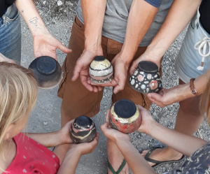 une famille fière de leurs oeuvres